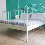 Fana Bed & Breakfast 3*