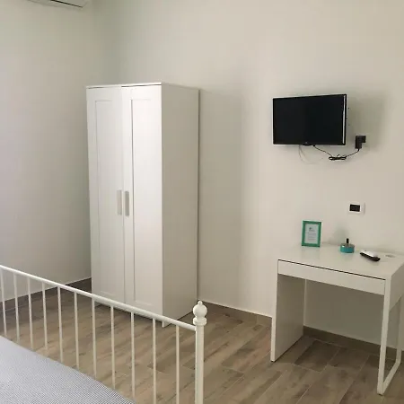 Fana Oda ve Kahvaltı 3*