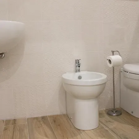 Fana Oda ve Kahvaltı 3*