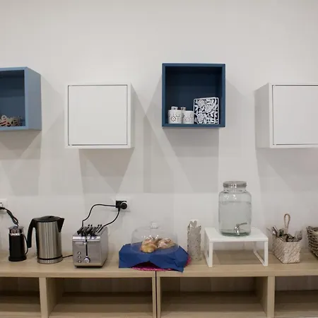 Fana Oda ve Kahvaltı 3*