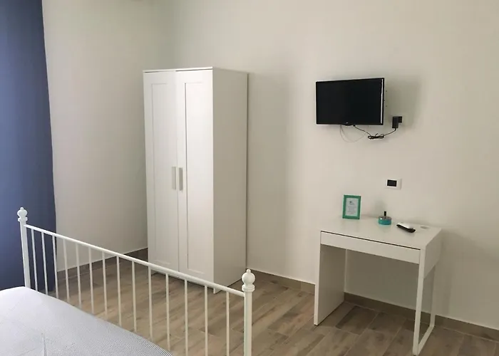 Fana Oda ve Kahvaltı 3*